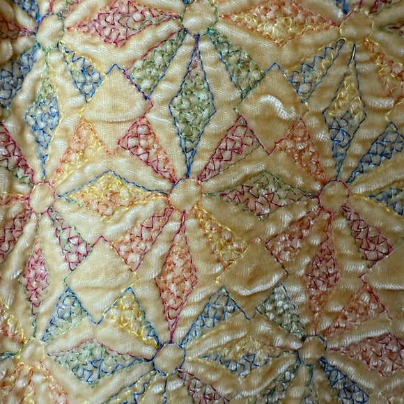 Vintage creamy yellow velvet opera cape with a rainbow of embroidery. M - Picture 6 of 7